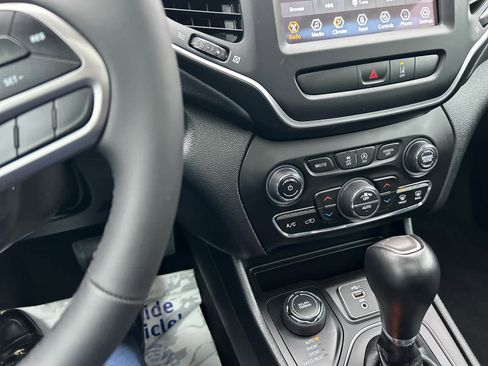 Used 2022 Jeep Cherokee Latitude Lux w/ Sun & Sound Group image 36