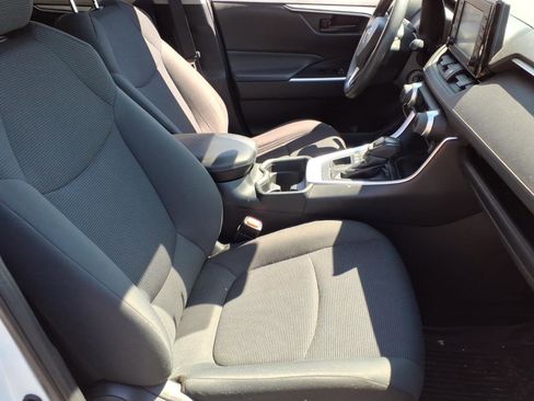 Used 2019 Toyota RAV4 LE AWD/4WD image 12