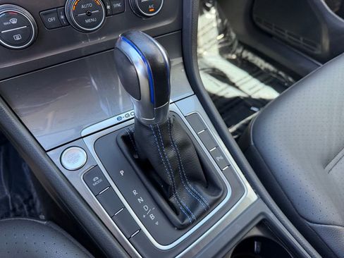 Used 2016 Volkswagen e-Golf SEL Premium image 28