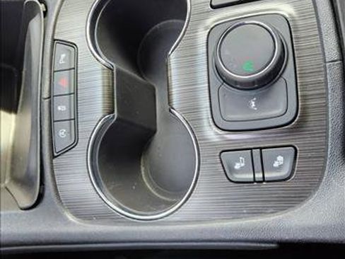 Used 2023 GMC Acadia SLT image 12