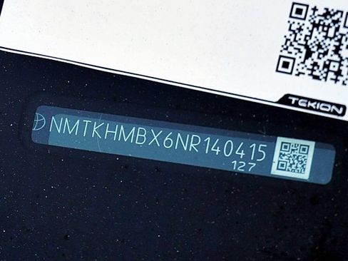 Used 2022 Toyota C-HR XLE image 33