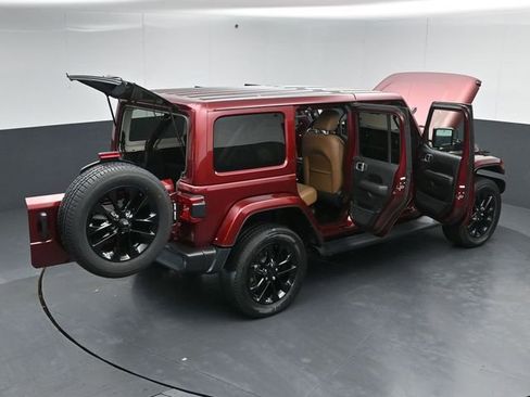 Used 2021 Jeep Wrangler Unlimited Sahara w/ Cold Weather Group AWD/4WD image 60
