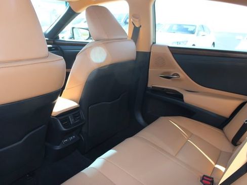 Certified 2025 Lexus ES 300h w/ Premium Package FWD image 9