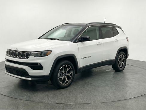 Used 2025 Jeep Compass Limited AWD/4WD image 3