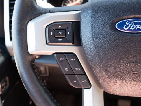Used 2019 Ford F150 Lariat w/ Equipment Group 502A Luxury AWD/4WD image 8