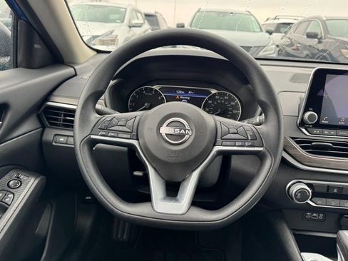 Used 2025 Nissan Altima 2.5 SV image 12