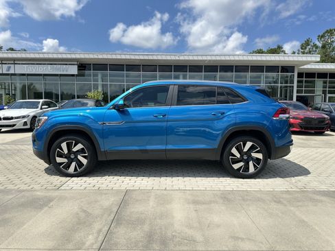 Used 2024 Volkswagen Atlas Cross Sport SE FWD image 2
