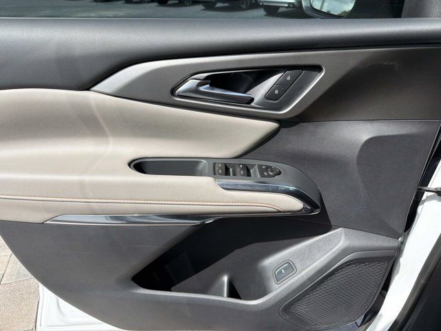 Used 2026 Chevrolet Traverse LT FWD image 8