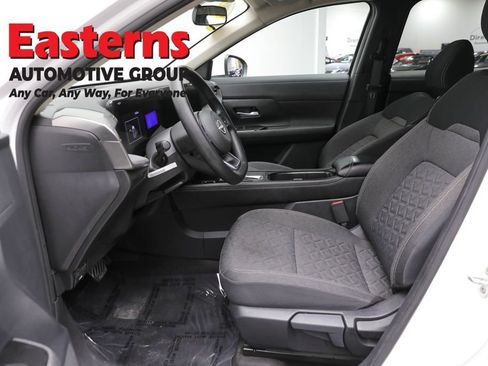 Used 2025 Nissan Kicks SV AWD/4WD image 14