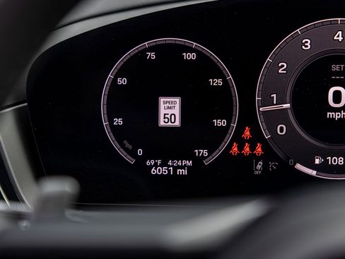 Certified 2025 Porsche Cayenne AWD/4WD image 55