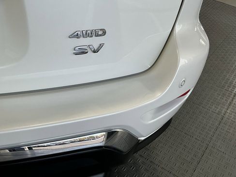 Used 2018 Nissan Pathfinder SV image 4