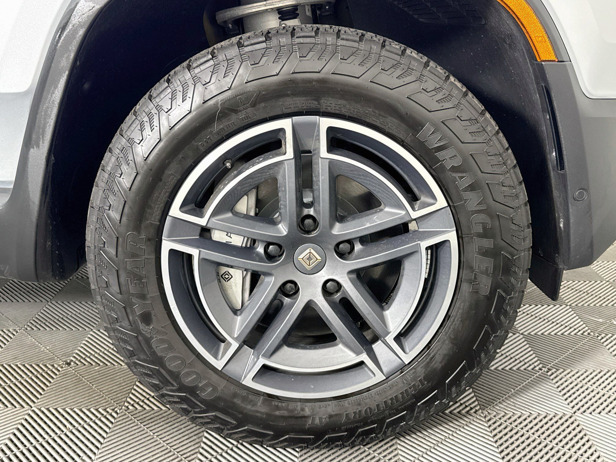 Used 2026 Rivian R1S Adventure Dual AWD/4WD image 28