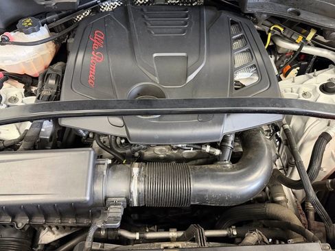 Used 2023 Alfa Romeo Stelvio Veloce image 12