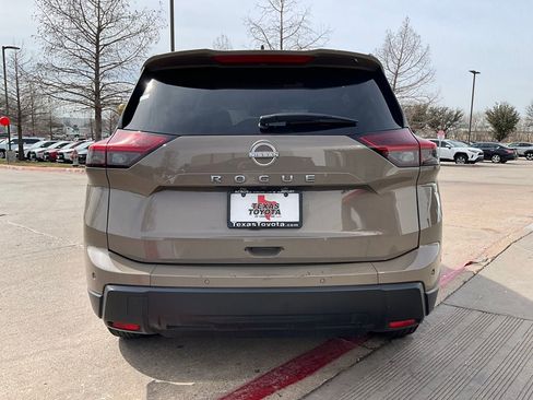 Used 2025 Nissan Rogue SV image 7