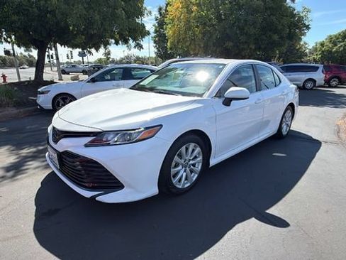 Used 2019 Toyota Camry LE FWD image 1