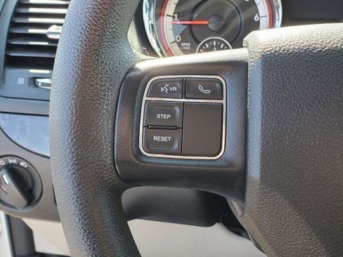 Used 2019 Dodge Grand Caravan SE w/ UConnect Hands-Free Group FWD image 10