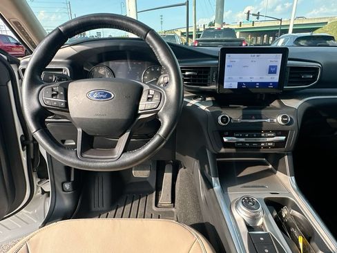 Used 2020 Ford Explorer XLT w/ Equipment Group 202A AWD/4WD image 19