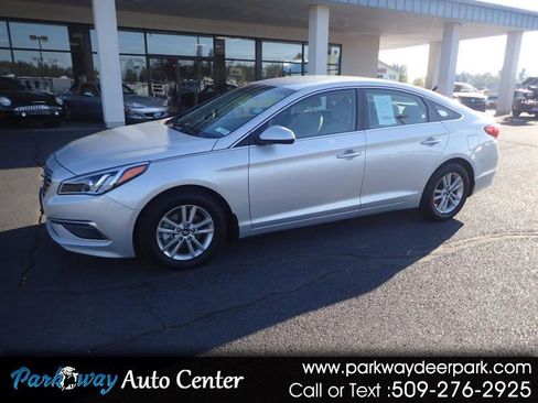 Used 2015 Hyundai Sonata SE image 1