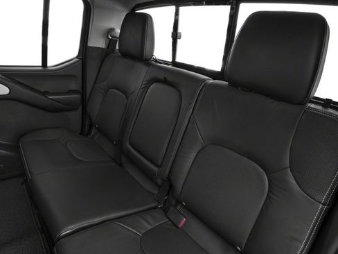 Used 2018 Nissan Frontier PRO-4X image 17