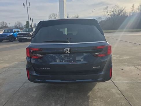 New 2026 Honda Odyssey Touring image 4