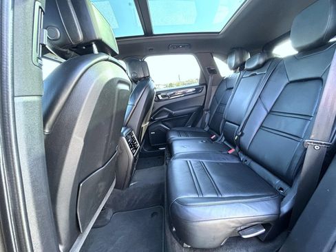 Used 2021 Porsche Cayenne AWD/4WD image 20