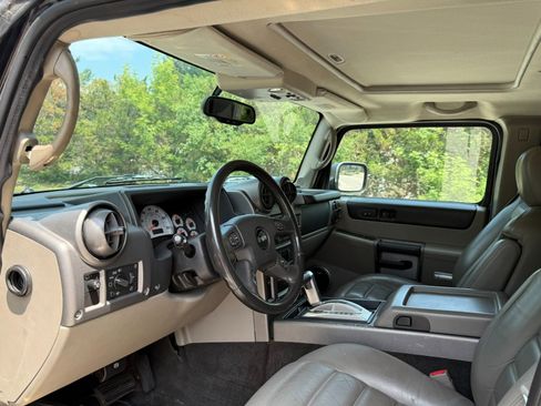 Used 2004 HUMMER H2 Luxury w/ Preferred Equipment Group image 5
