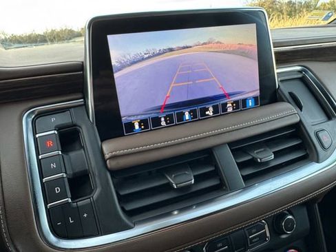 Used 2021 Chevrolet Suburban High Country RWD image 9