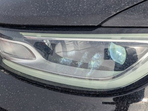 Used 2024 Chrysler Pacifica Touring-L image 11