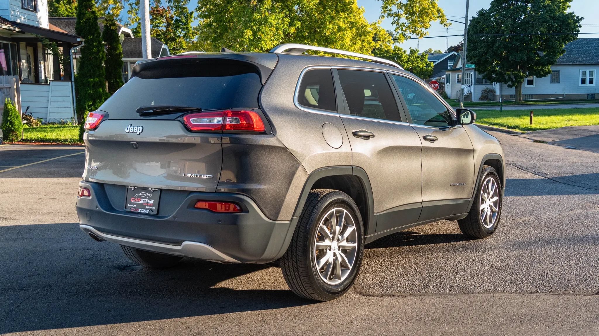 Used 2018 Jeep Cherokee Limited AWD/4WD image 6