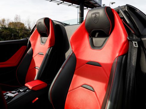 Used 2024 Lamborghini Huracan EVO image 33