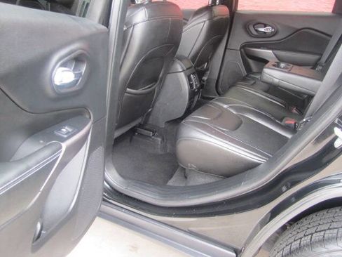 Used 2019 Jeep Cherokee Latitude Plus image 13