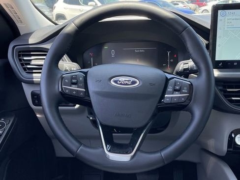 Used 2025 Ford Escape SE FWD image 12