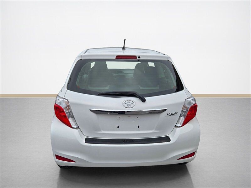 Used 2013 Toyota Yaris L FWD image 5