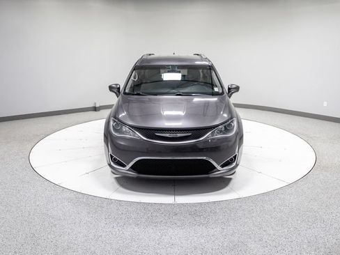 Used 2017 Chrysler Pacifica Touring-L FWD image 27