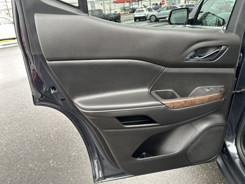 Used 2021 GMC Acadia Denali image 23