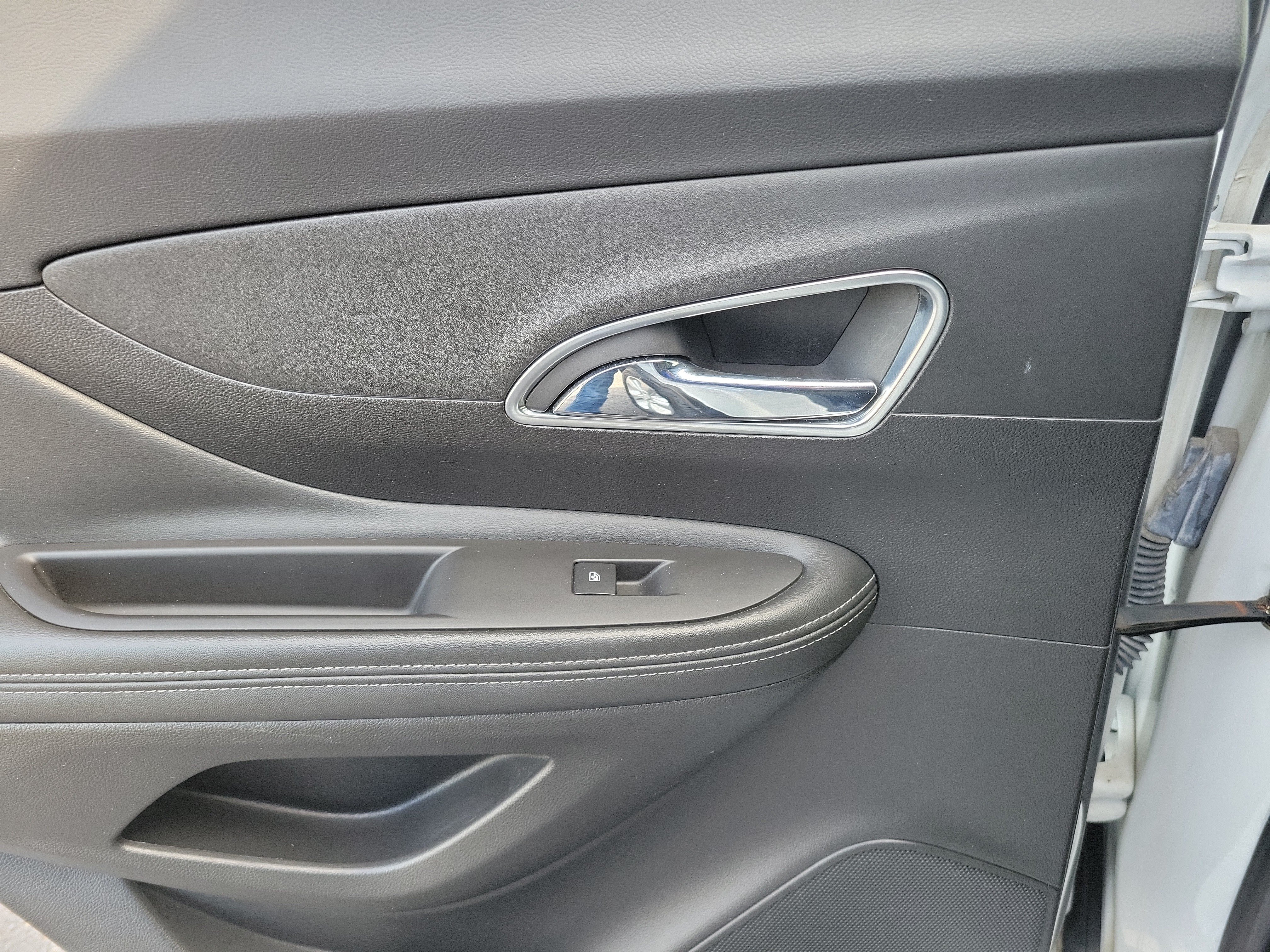 Used 2016 Buick Encore Leather FWD image 12