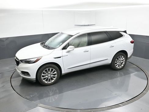 Used 2020 Buick Enclave Essence w/ Sound and Sites Package image 49
