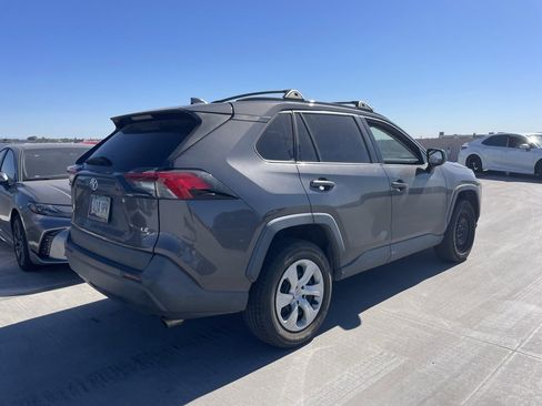Used 2019 Toyota RAV4 LE image 2