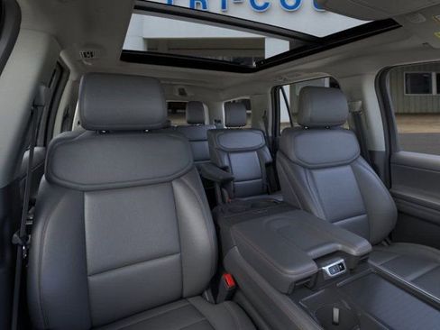 New 2025 Ford Expedition Active image 10