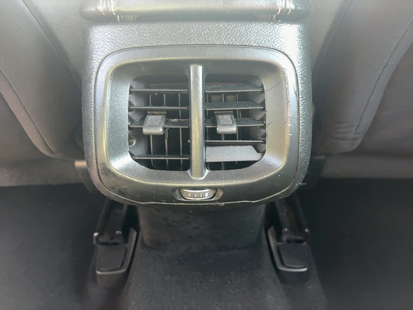 Used 2015 Jeep Cherokee Sport w/ Sport Appearance Group FWD image 10