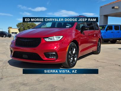 New 2025 Chrysler Pacifica Limited w/ Trailer Tow Group