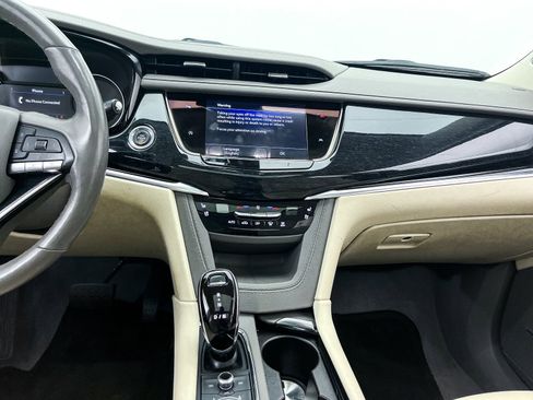 Used 2024 Cadillac XT6 Premium Luxury image 10