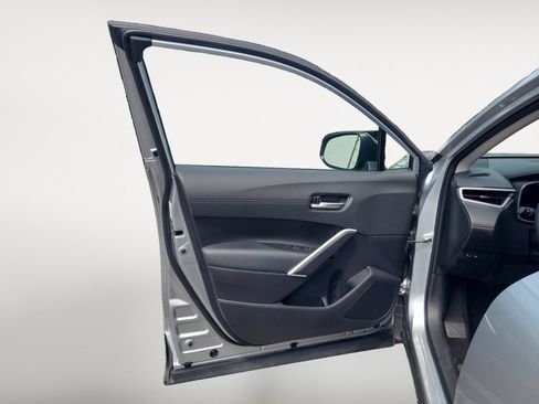 Used 2025 Toyota Corolla Cross XLE FWD image 21