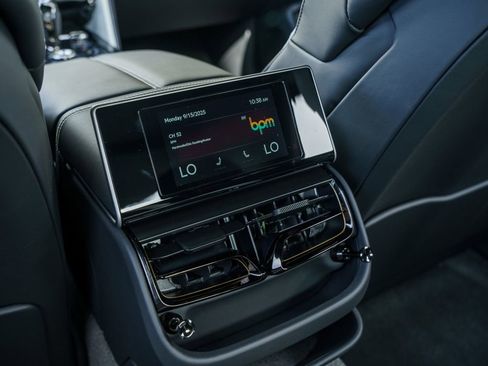Used 2025 Bentley Flying Spur Plug-In Hybrid AWD/4WD image 19