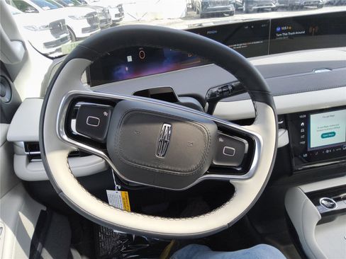 New 2026 Lincoln Navigator L Reserve AWD/4WD image 32
