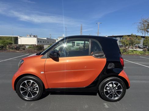 Used 2016 smart fortwo passion image 9