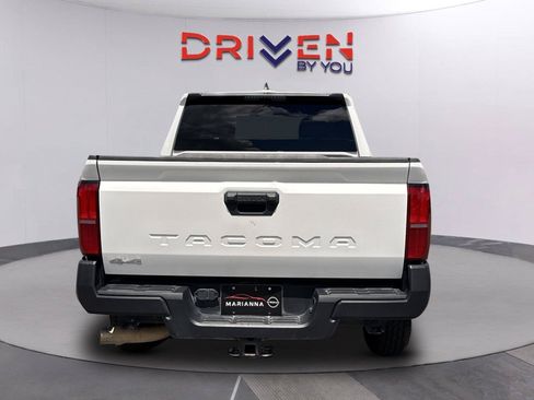 Used 2025 Toyota Tacoma SR AWD/4WD image 4
