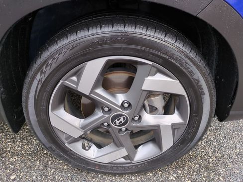 Certified 2024 Hyundai Venue SEL image 11