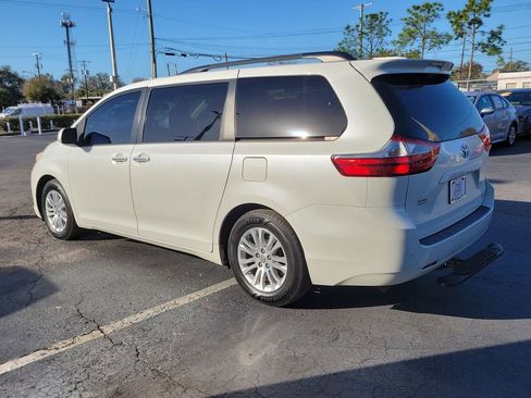 Used 2016 Toyota Sienna XLE w/ XLE Navigation Package image 4