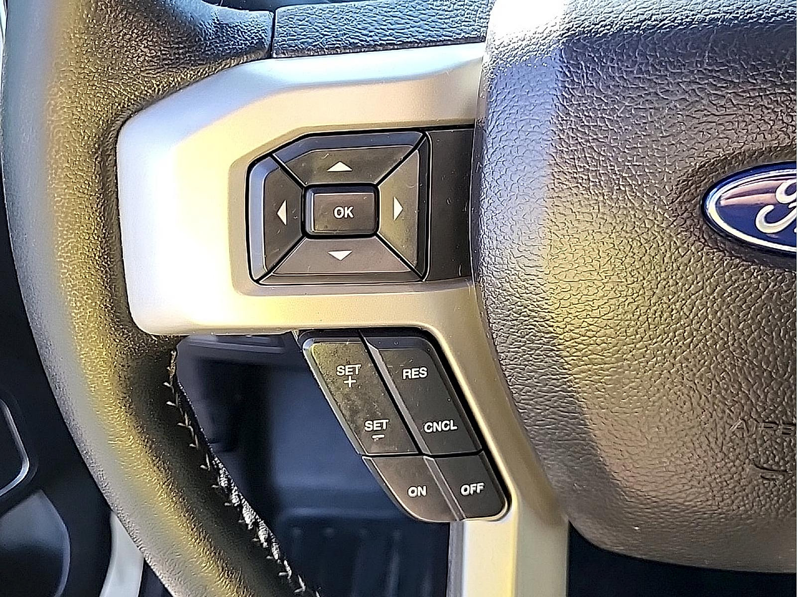 Used 2020 Ford F150 Lariat w/ Equipment Group 502A Luxury AWD/4WD image 17